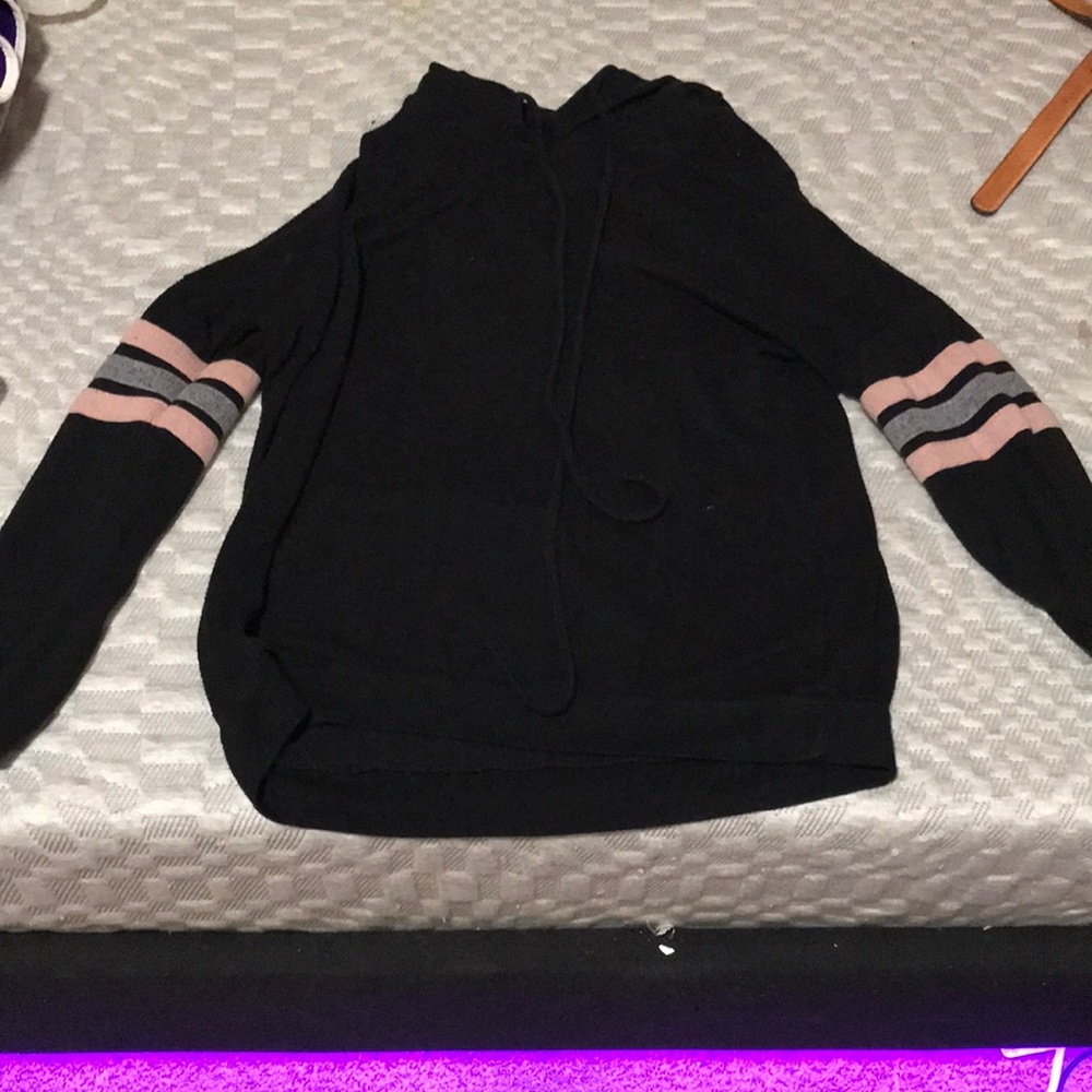 I long sleeved shirt with a hood